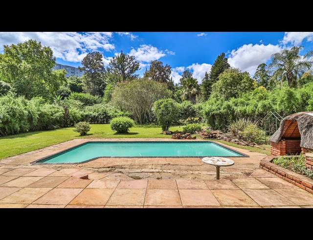 8 BEDROOM FREEHOLD FOR SALE IN CHASEDENE